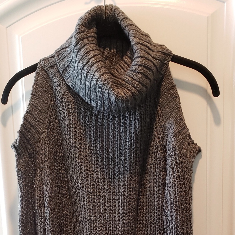 Easel Gray sleeves sweater